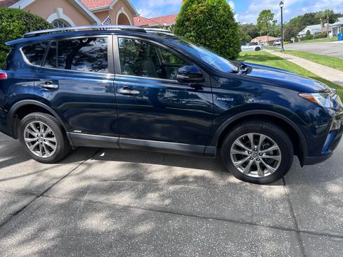 Used 2018 Toyota RAV4 Limited w/ Advanced Technology Package AWD/4WD image 14