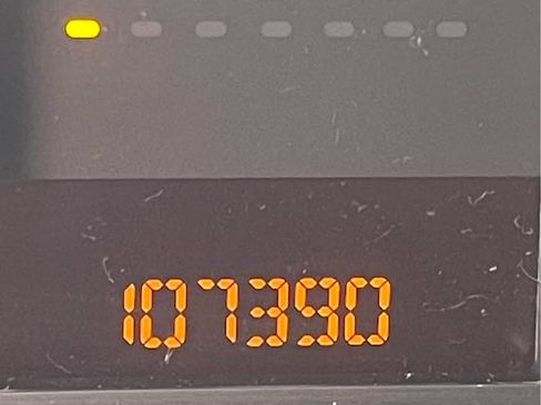 Used 2006 HUMMER H3 image 2