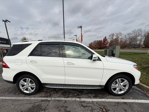 Used 2015 Mercedes-Benz ML 350 ML 350 4MATIC Sport Utility 4D image 2
