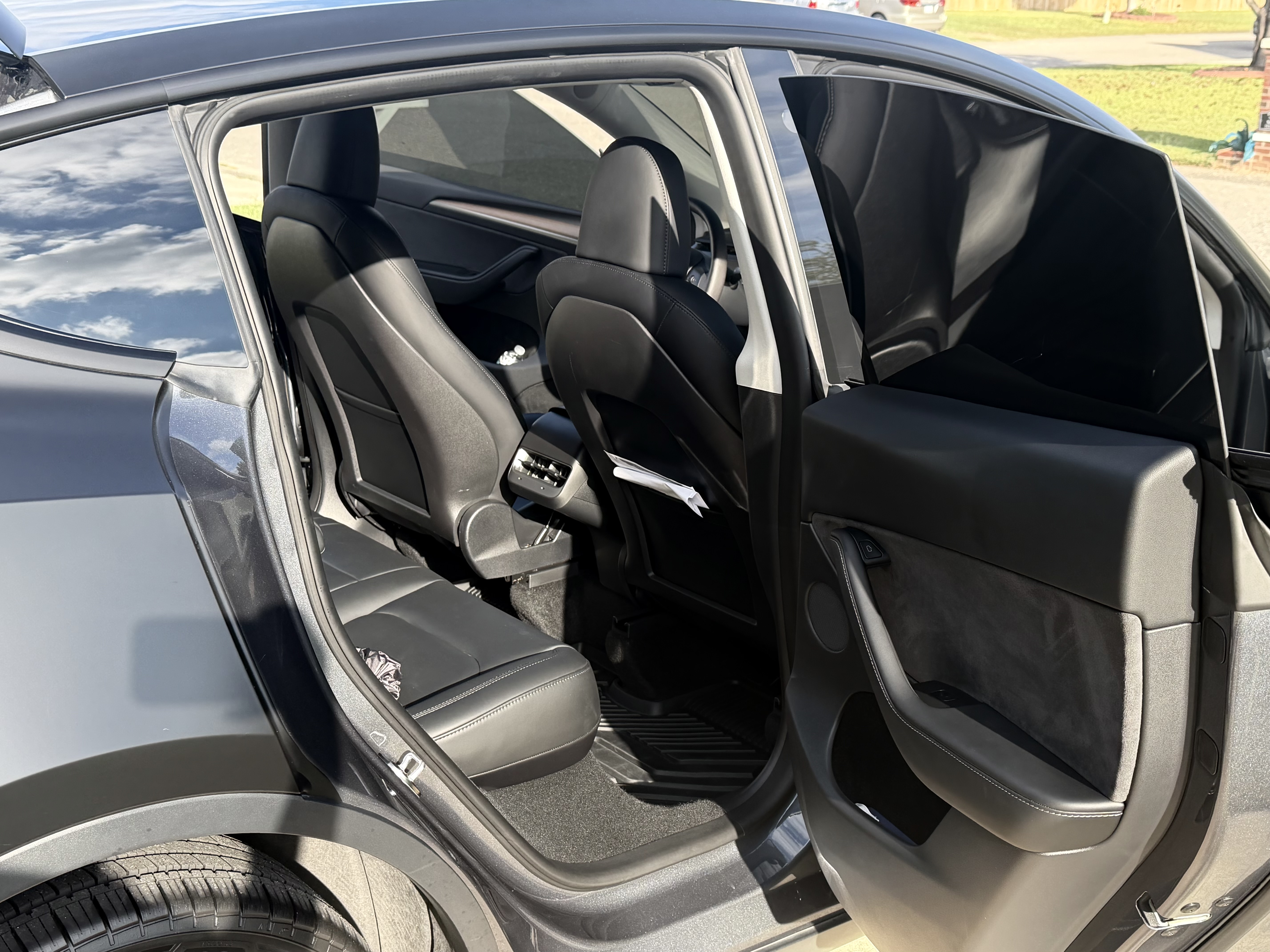 Used 2023 Tesla Model Y Long Range AWD/4WD image 16
