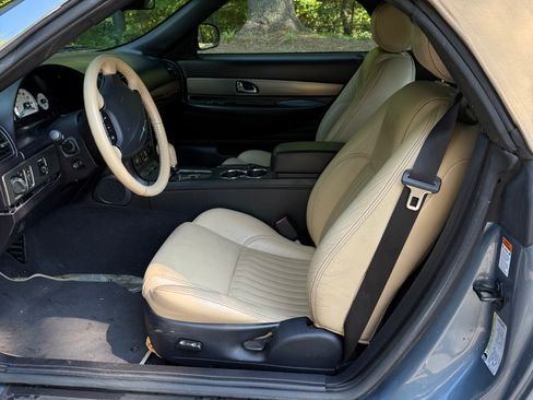Used 2005 Ford Thunderbird RWD image 13