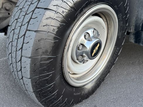 Used 2002 Chevrolet Suburban 2500 LT image 16