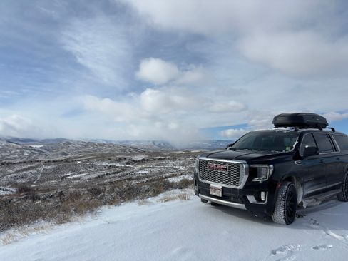 Used 2021 GMC Yukon XL Denali image 2