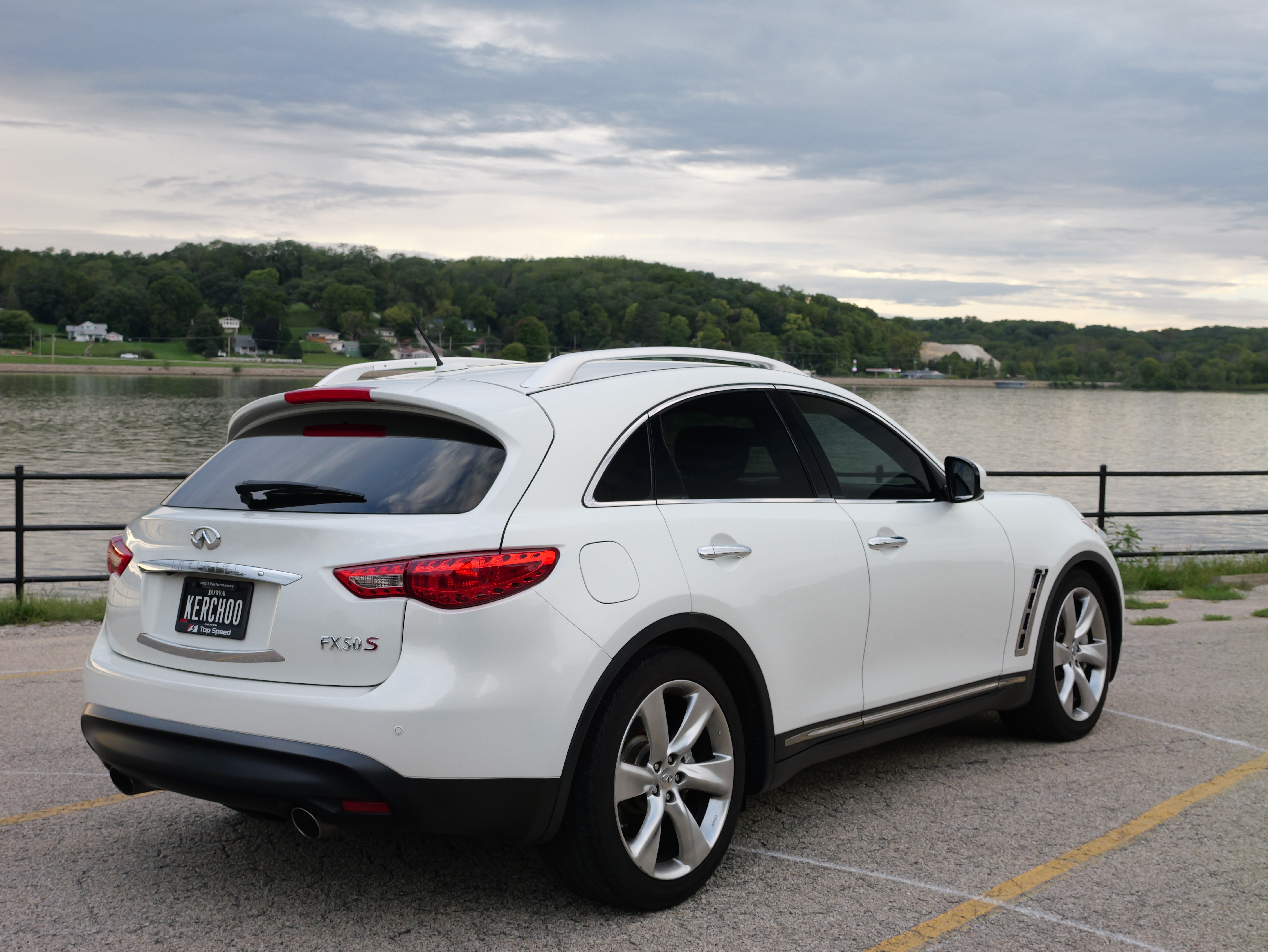 Used 2012 INFINITI FX50 AWD w/ Sport Pkg image 4