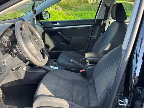 Used 2010 Volkswagen Jetta S image 2