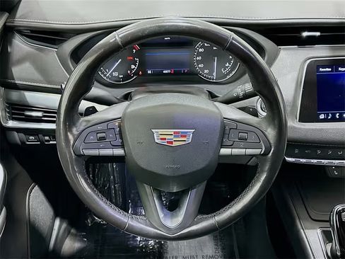 Used 2020 Cadillac XT4 Premium Luxury image 4