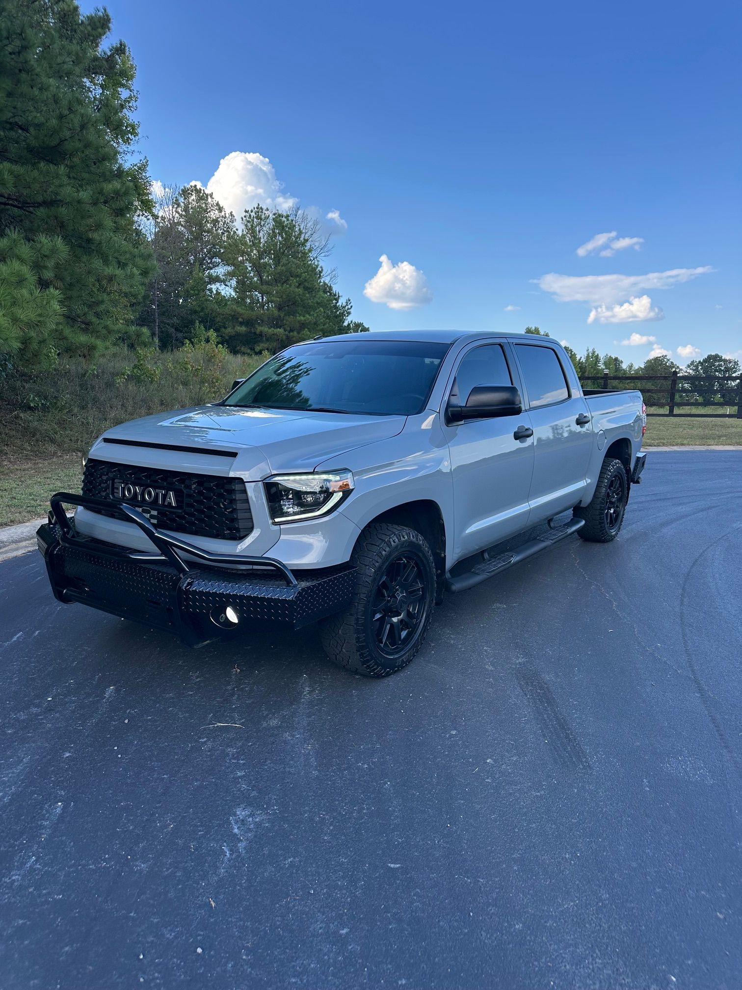 Used 2019 Toyota Tundra SR5 w/ SR5 Upgrade Package AWD/4WD image 1