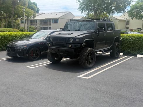 Used 2005 HUMMER H2 SUT w/ Preferred Equipment Group AWD/4WD image 2