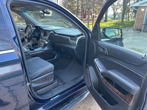 Used 2018 Chevrolet Suburban LS image 2