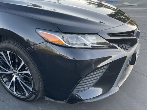 Used 2019 Toyota Camry SE w/ Carpet Mat Package image 11