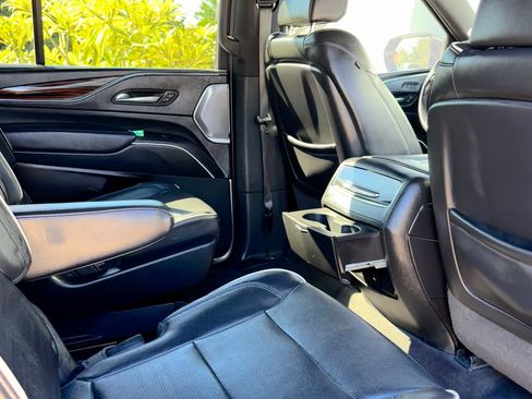 Used 2022 Cadillac Escalade Premium Luxury w/ Performance Package image 5