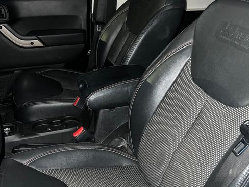 Used 2017 Jeep Wrangler Sahara image 10