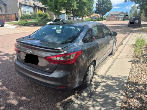 Used 2014 Ford Focus SE w/ SE Winter Package FWD image 5