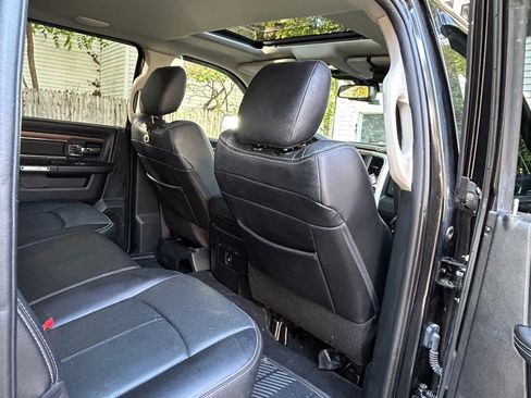 Used 2018 RAM 1500 Laramie image 13