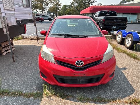 Used 2012 Toyota Yaris LE FWD image 2