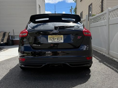 Used 2018 Ford Focus ST w/ Equipment Group 402A FWD image 8