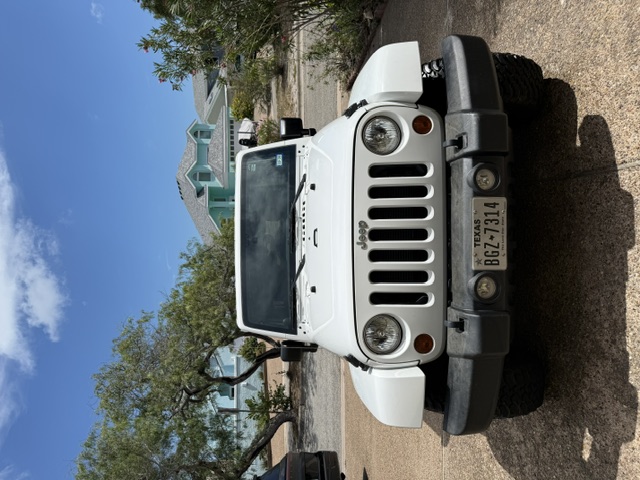 Used 2012 Jeep Wrangler Unlimited Rubicon w/ Connectivity Group AWD/4WD image 4
