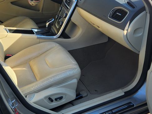 Used 2014 Volvo S60 T5 image 9