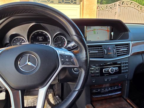 Used 2013 Mercedes-Benz E 350 Sedan image 5