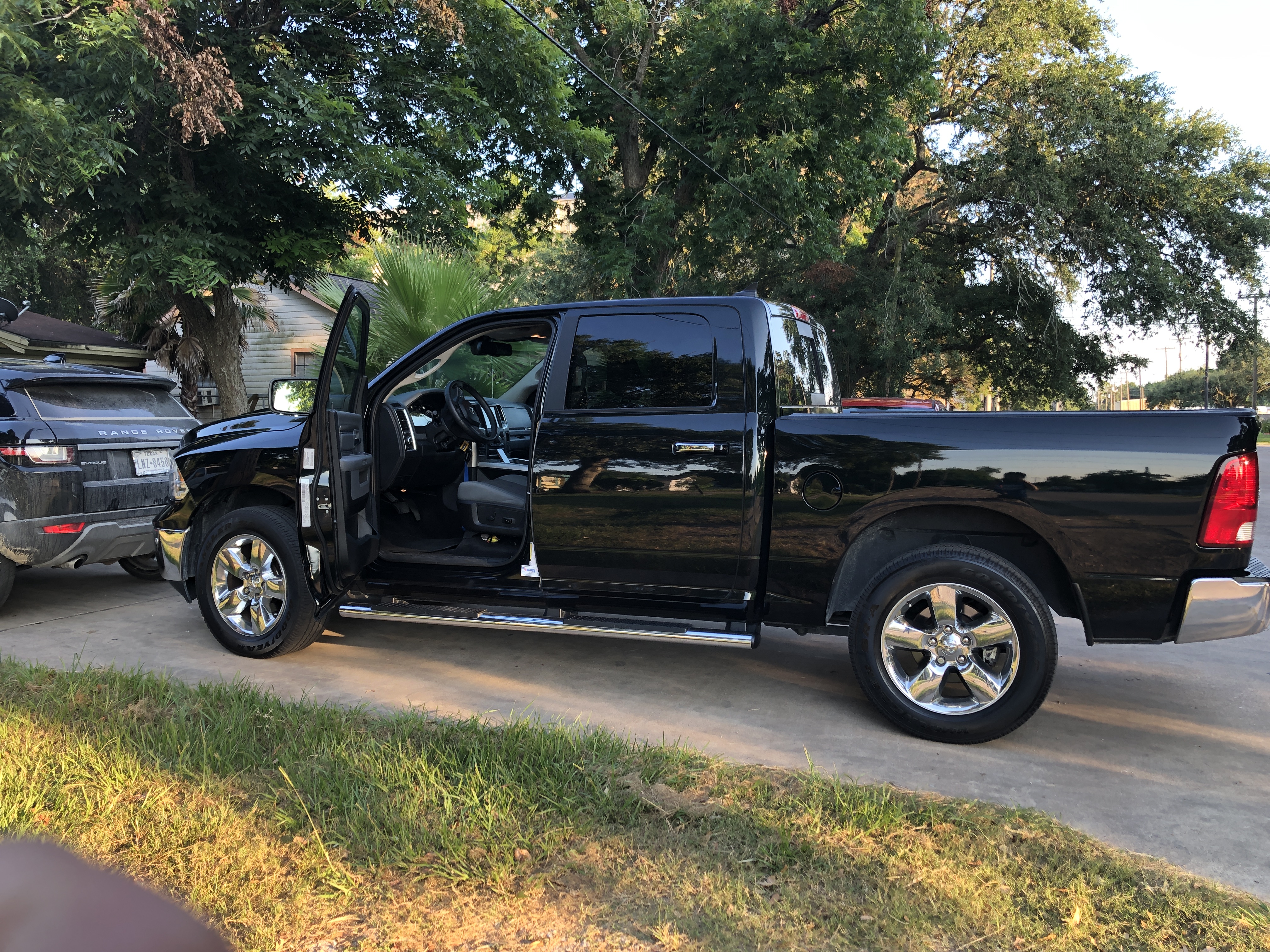 Used 2017 RAM 1500 Big Horn AWD/4WD image 2