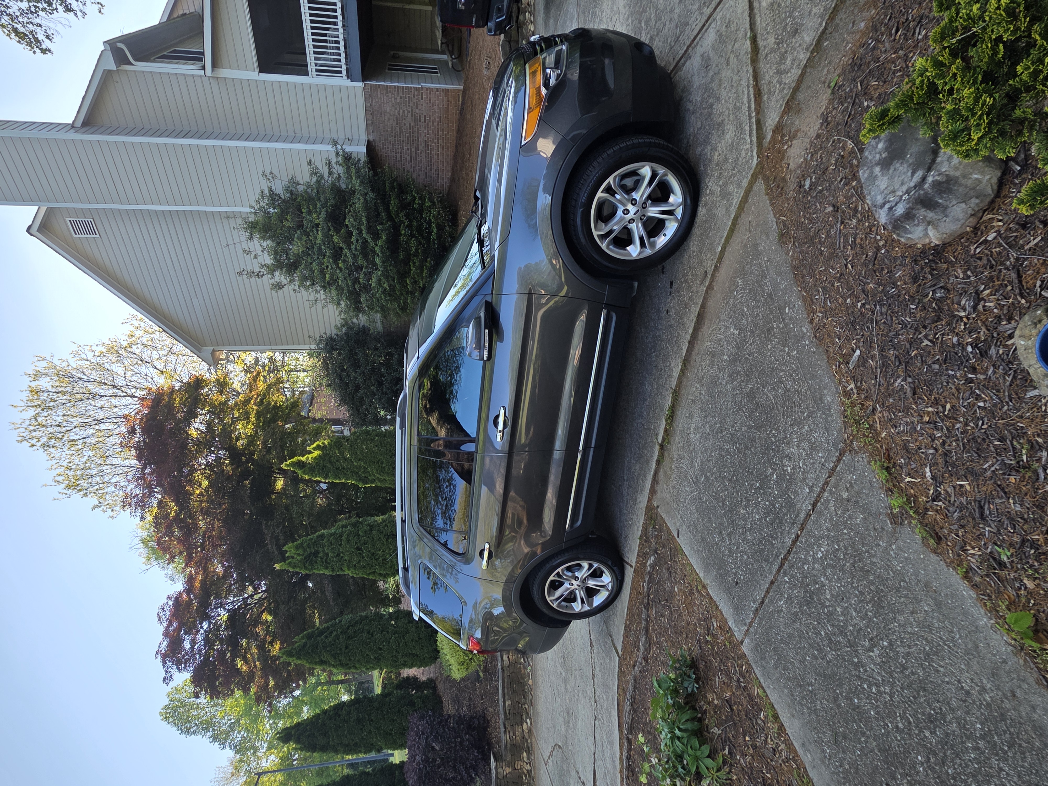 Used 2015 Ford Explorer Limited w/ Equipment Group 301A FWD image 9