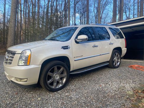 Used 2008 Cadillac Escalade AWD image 1