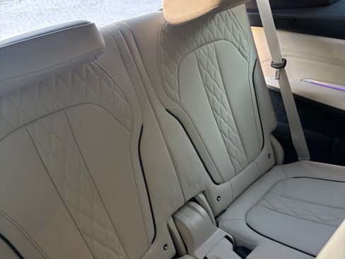 Used 2022 BMW X7 xDrive40i w/ Executive Package image 24