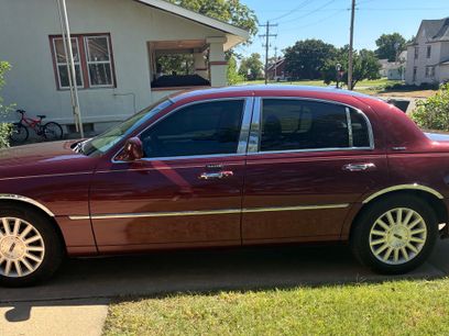 Used 2003 Lincoln Town Car Signature