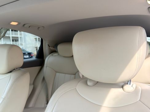 Used 2017 INFINITI QX70 3.7 Sport Utility 4D image 5