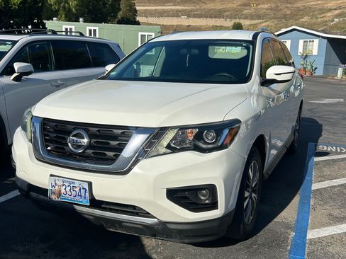 Used 2018 Nissan Pathfinder S FWD image 1
