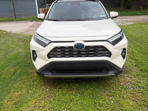 Used 2022 Toyota RAV4 Limited AWD/4WD image 4