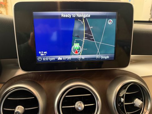 Used 2018 Mercedes-Benz GLC 300 4MATIC image 16