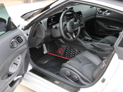 Used 2023 Nissan Z w/ Floor Mat Package (L93) image 18
