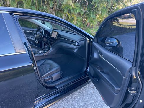 Used 2023 Toyota Camry SE w/ Cold Weather Package image 10