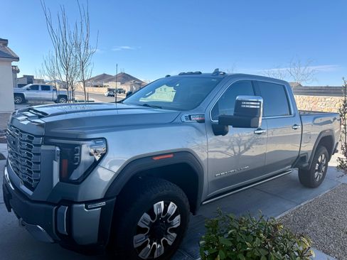 Used 2024 GMC Sierra 2500 Denali w/ Denali Reserve Package image 2