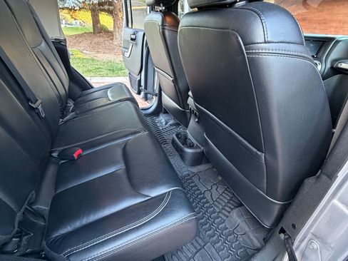 Used 2014 Jeep Wrangler Unlimited Sahara w/ Connectivity Group AWD/4WD image 13