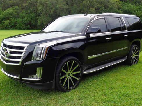 Used 2015 Cadillac Escalade ESV Luxury image 1