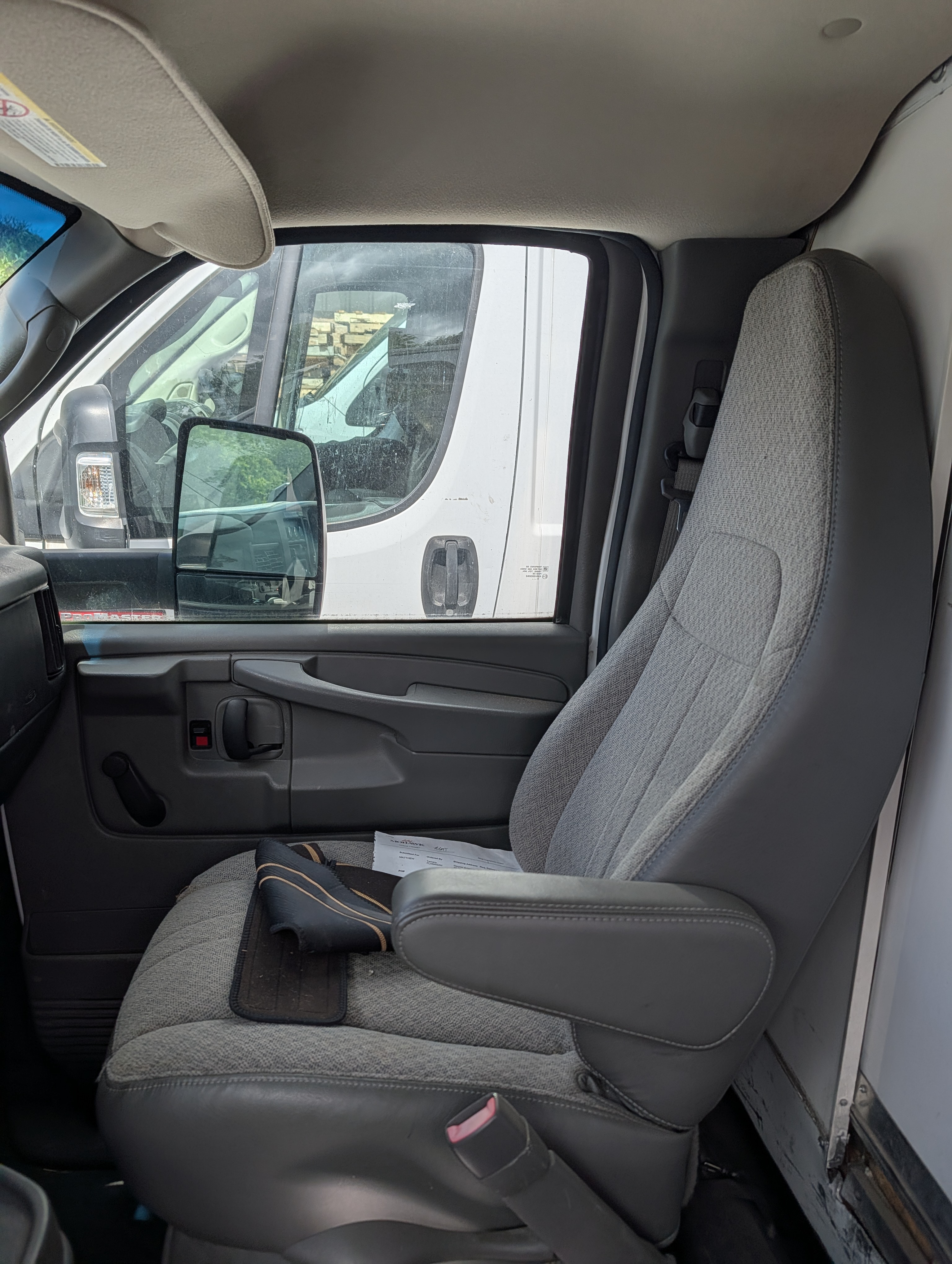 Used 2014 Chevrolet Express 4500 RWD image 10