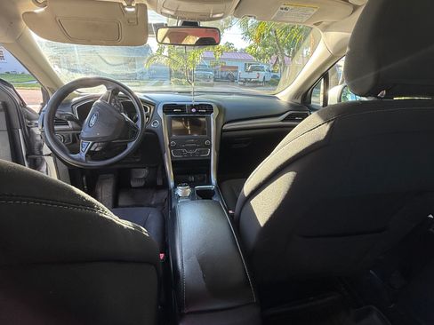 Used 2019 Ford Fusion SE image 9