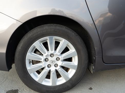 Used 2014 Toyota Sienna Limited image 17
