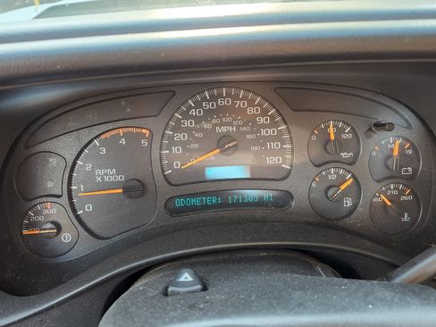 Used 2005 Chevrolet Silverado 2500 W/T w/ Heavy-Duty Power Package image 25