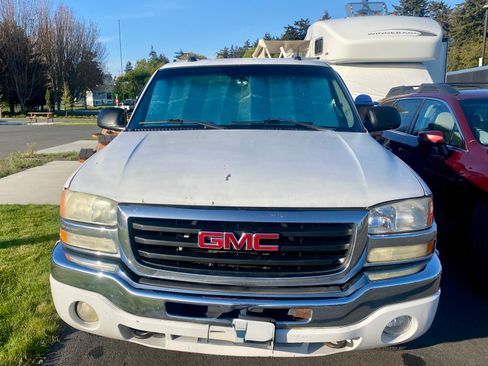 Used 2004 GMC Sierra 1500 SLT w/ Light Duty Power Package AWD/4WD image 2