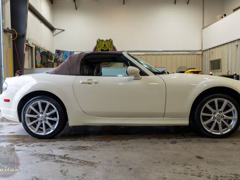 Used 2007 MAZDA MX-5 Miata Grand Touring w/ Premium Pkg image 8