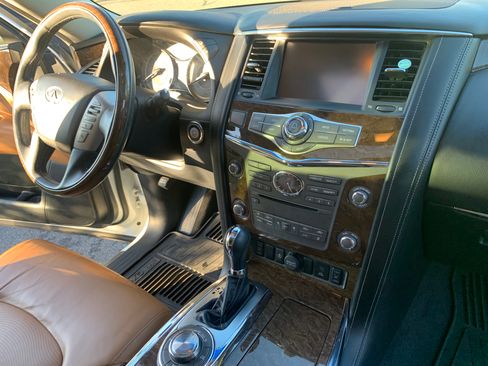 Used 2016 INFINITI QX80 4WD w/ Signature Edition Package image 10