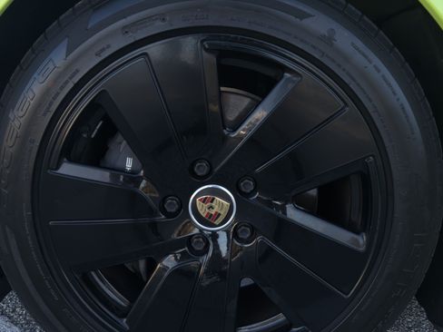 Used 2022 Porsche Taycan image 5