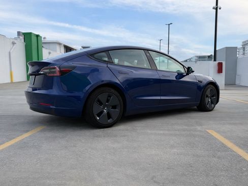 Used 2023 Tesla Model 3 Standard Range image 1