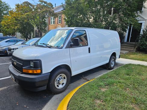 Used 2017 Chevrolet Express 2500 image 1