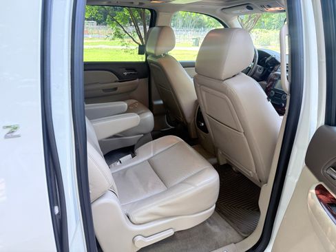 Used 2014 Chevrolet Suburban LTZ AWD/4WD image 27