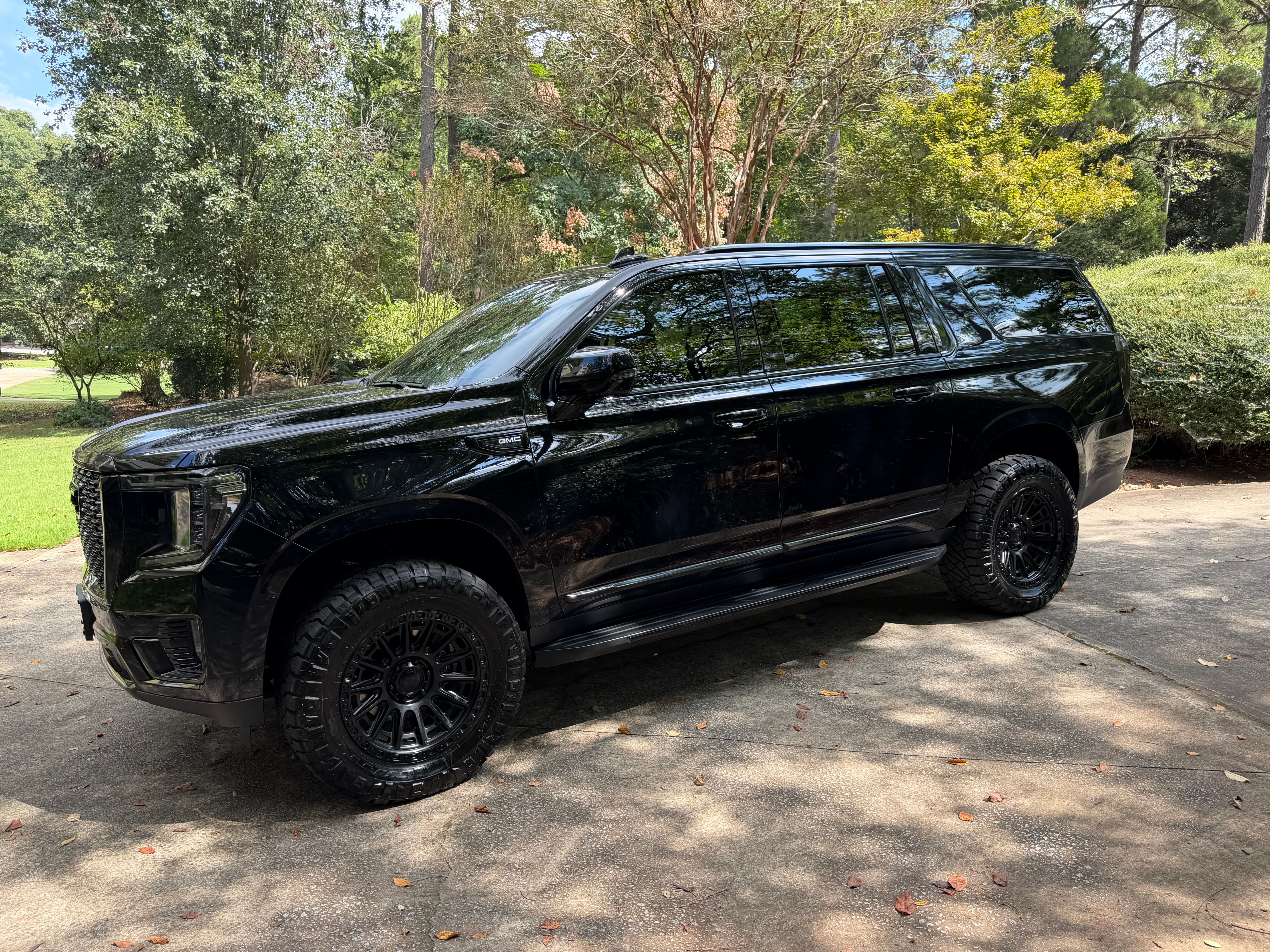 Used 2023 GMC Yukon XL Denali AWD/4WD image 4