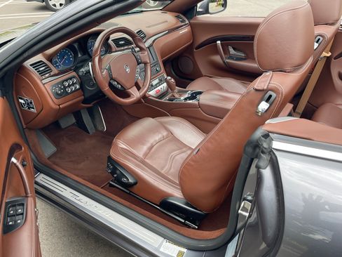 Used 2015 Maserati GranTurismo Convertible RWD image 9